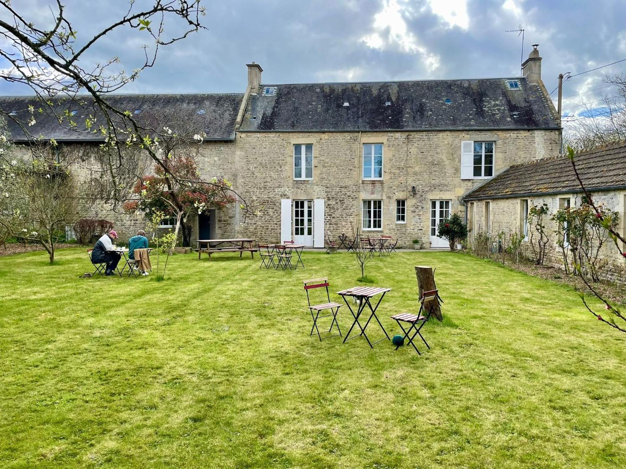 Les chambres d'Omaha Beach Etablissement avec deux chambres d'hôtes, petit-déjeuner compris fait-maison et produits locaux Vierville-sur-Mer Exterior foto